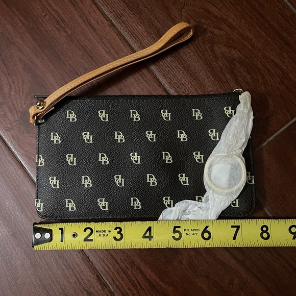 New Nwot Dooney & Bourke Logo Slim Wristlet Pouch Wallet Bag - Picture 3 of 5